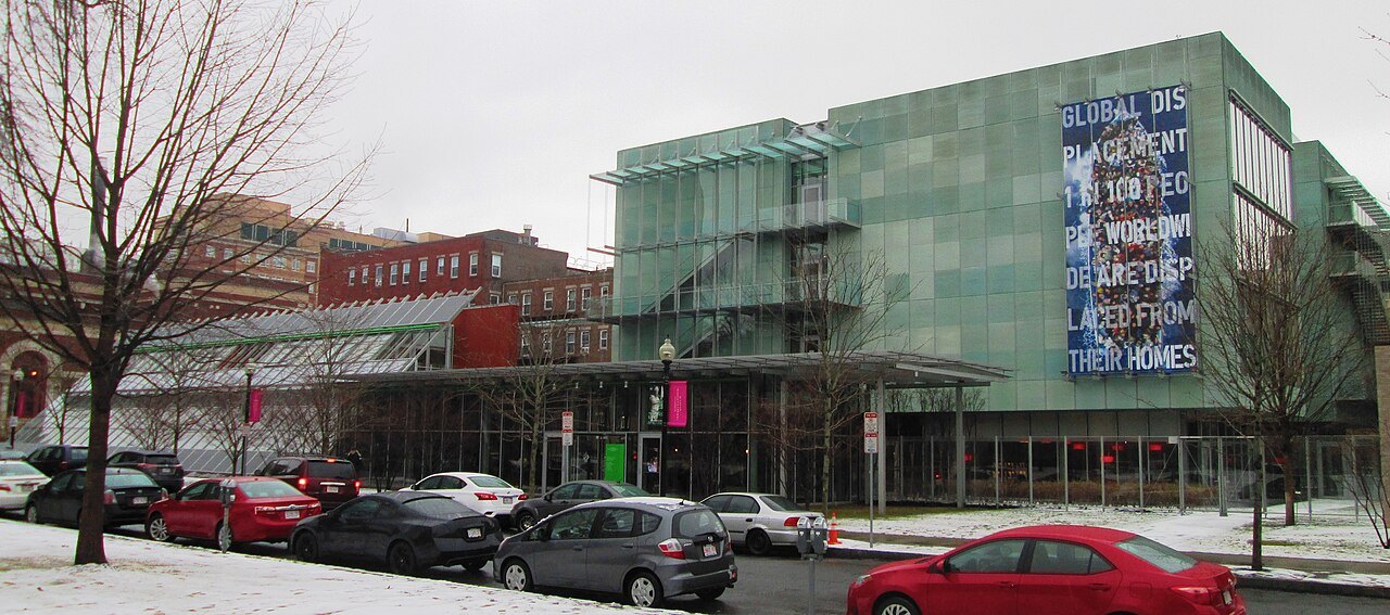 The new wing by Renzo Piano, glass and green panels, beside the original palace